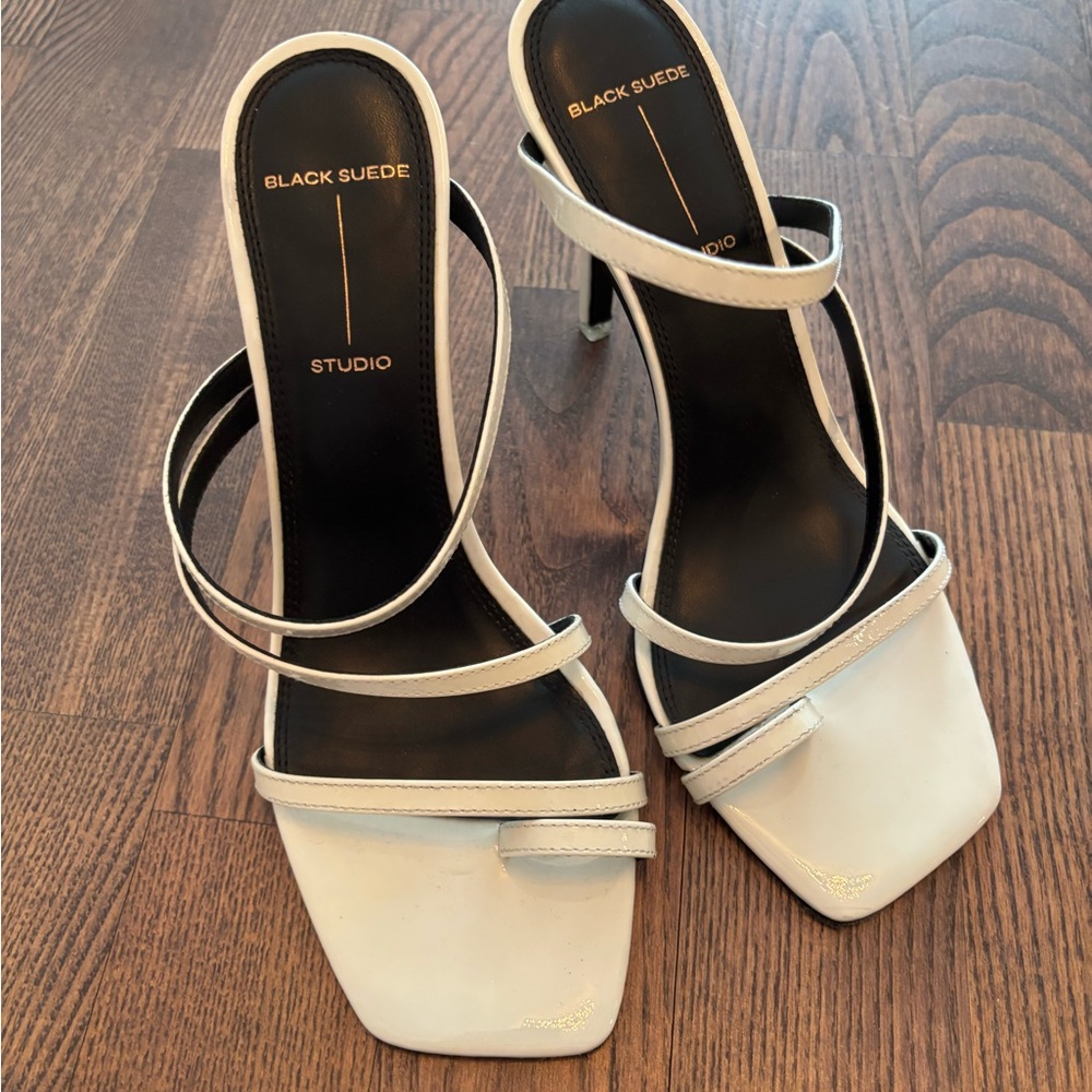 Black Suede Studio Cindy Sandal in White Leather size 37